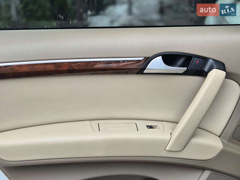 Внедорожник / Кроссовер Audi Q7 2010 в Запорожье