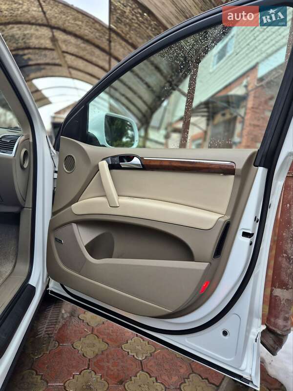 Внедорожник / Кроссовер Audi Q7 2010 в Запорожье