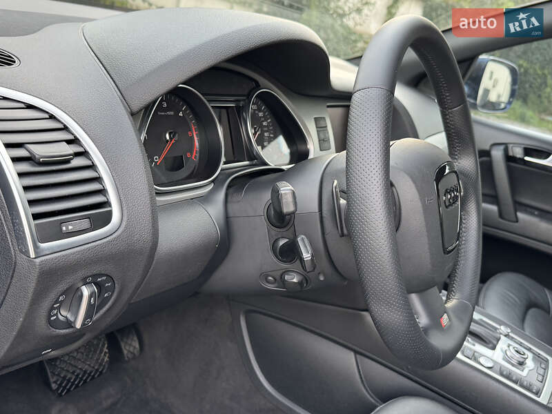 Позашляховик / Кросовер Audi Q7 2010 в Рівному