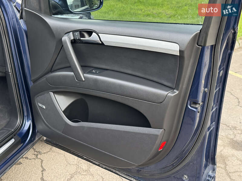 Позашляховик / Кросовер Audi Q7 2010 в Рівному