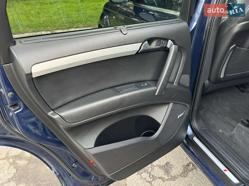 Позашляховик / Кросовер Audi Q7 2010 в Рівному