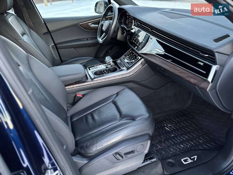 Позашляховик / Кросовер Audi Q7 2020 в Києві