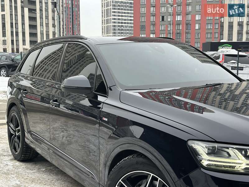 Внедорожник / Кроссовер Audi Q7 2017 в Киеве