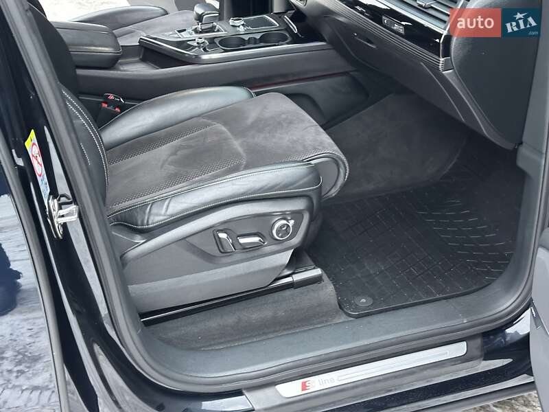 Внедорожник / Кроссовер Audi Q7 2017 в Киеве