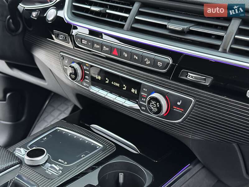 Внедорожник / Кроссовер Audi Q7 2017 в Киеве