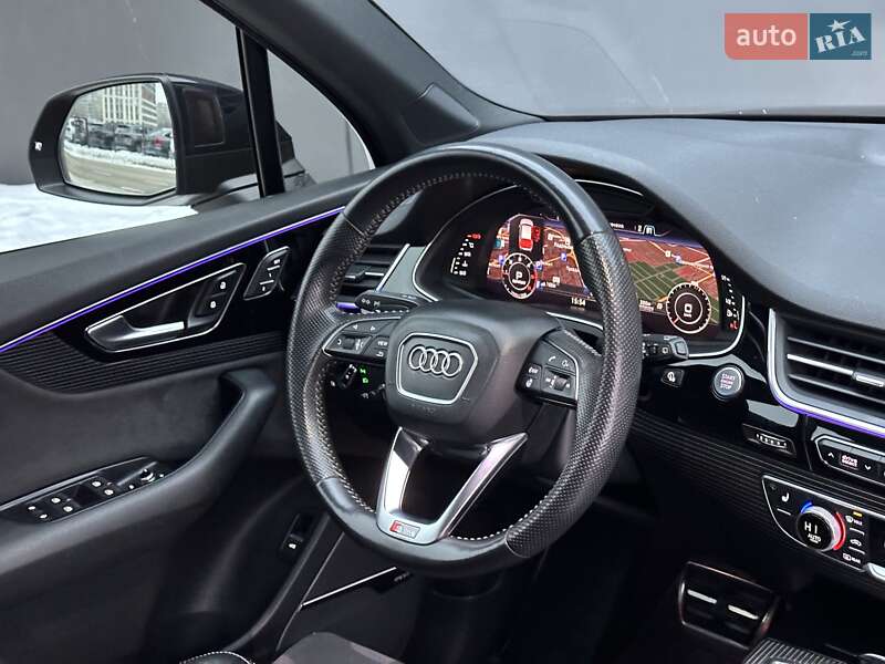 Внедорожник / Кроссовер Audi Q7 2017 в Киеве