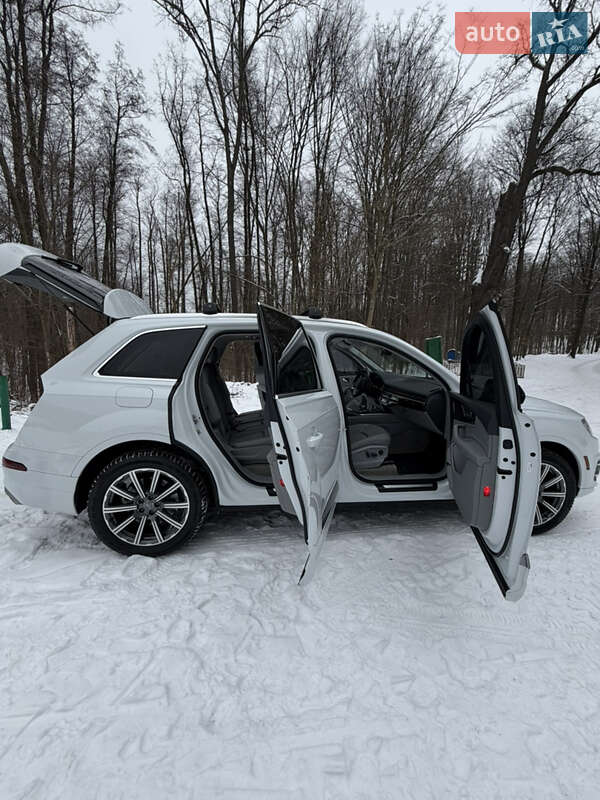 Внедорожник / Кроссовер Audi Q7 2016 в Виннице