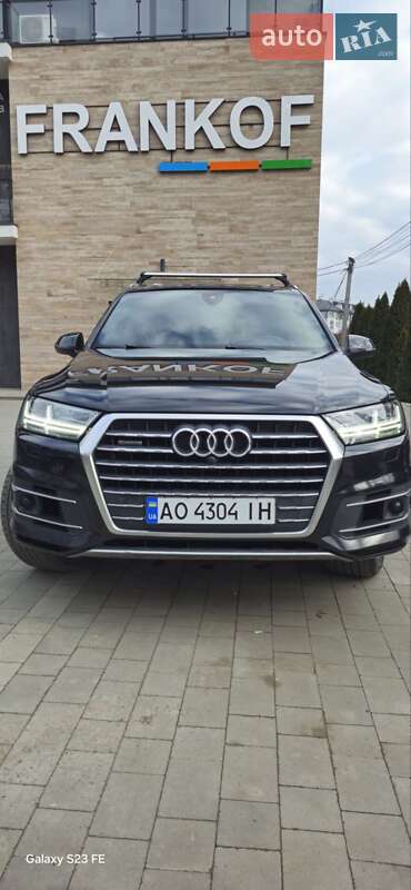 Позашляховик / Кросовер Audi Q7 2017 в Ужгороді