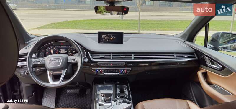 Позашляховик / Кросовер Audi Q7 2017 в Ужгороді