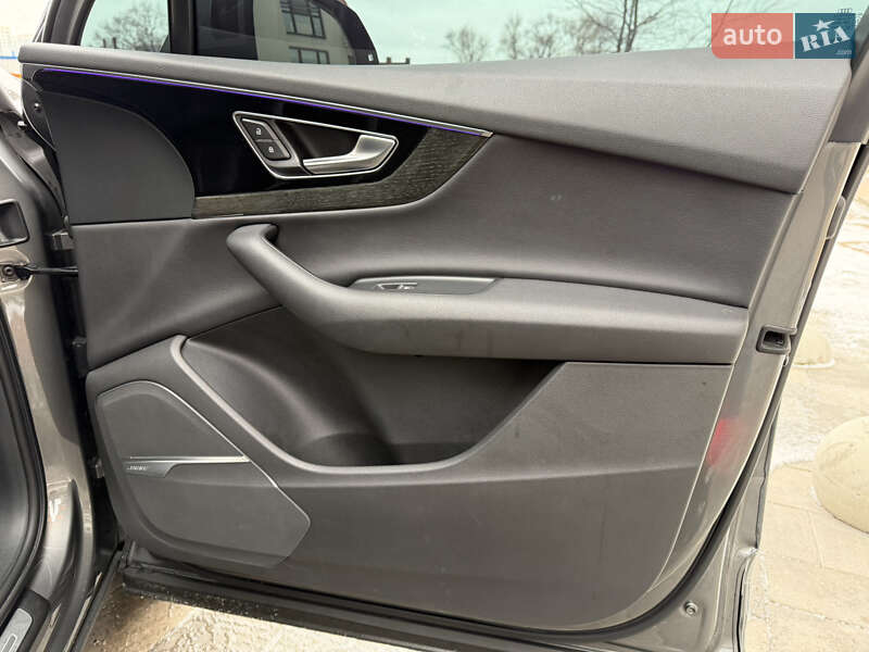 Внедорожник / Кроссовер Audi Q7 2016 в Киеве