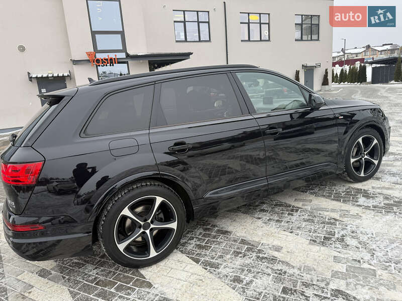 Позашляховик / Кросовер Audi Q7 2018 в Рівному