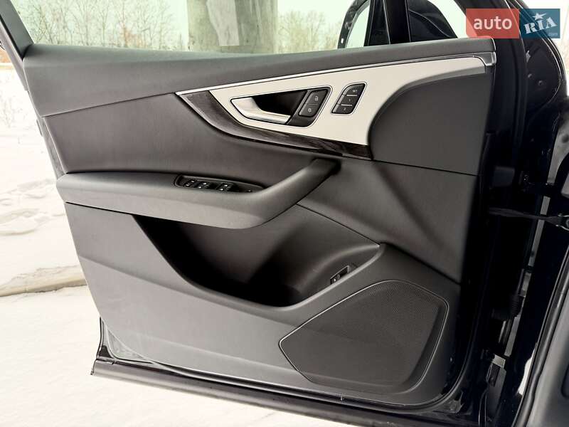 Позашляховик / Кросовер Audi Q7 2018 в Києві фото 15 Позашляховик / Кросовер Audi Q7 2018 в Києві