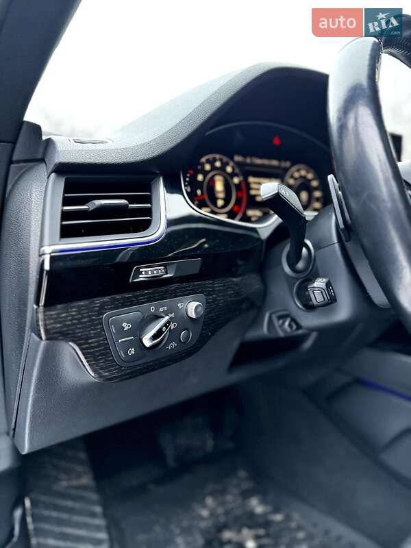 Внедорожник / Кроссовер Audi Q7 2017 в Барышевке