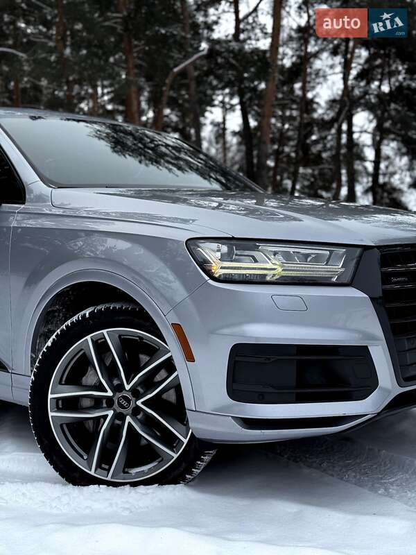 Внедорожник / Кроссовер Audi Q7 2017 в Барышевке