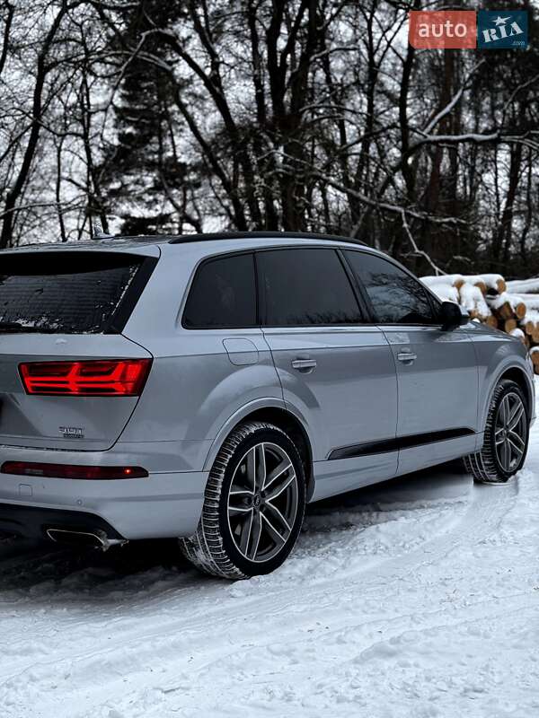 Внедорожник / Кроссовер Audi Q7 2017 в Барышевке