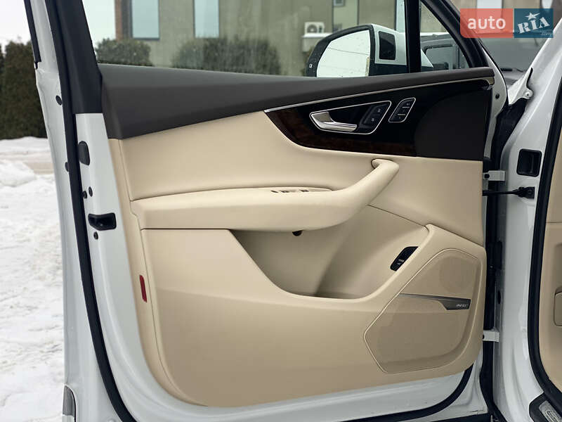 Внедорожник / Кроссовер Audi Q7 2017 в Луцке