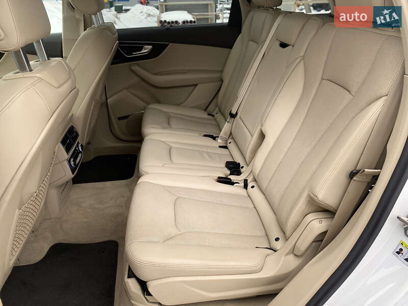 Внедорожник / Кроссовер Audi Q7 2017 в Луцке