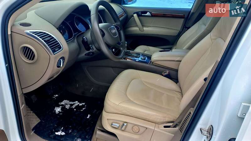 Позашляховик / Кросовер Audi Q7 2014 в Рівному