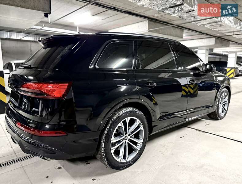 Внедорожник / Кроссовер Audi Q7 2025 в Днепре