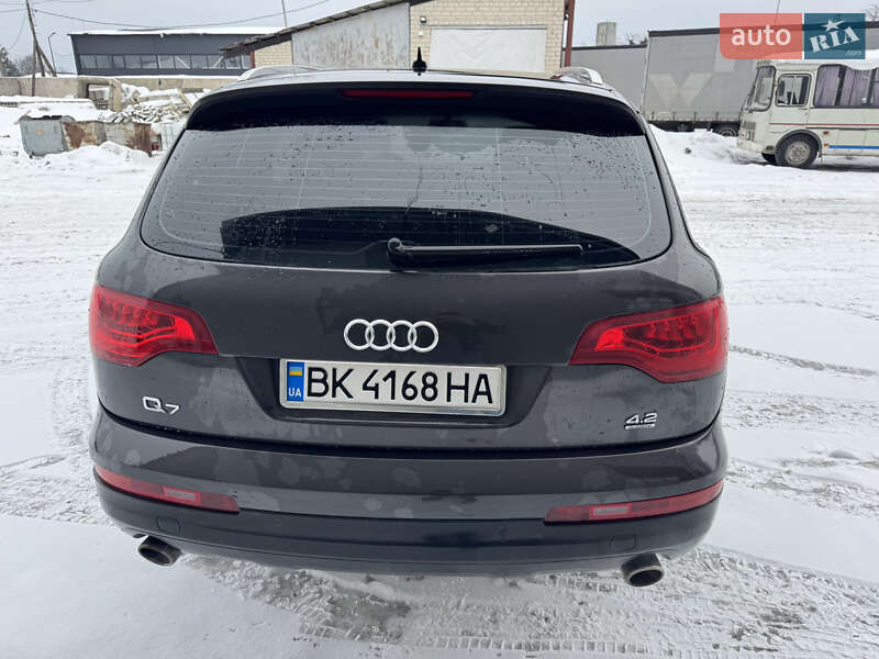 Позашляховик / Кросовер Audi Q7 2006 в Сарнах