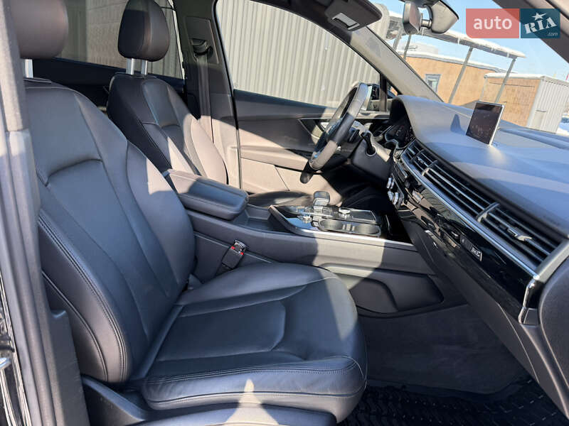 Позашляховик / Кросовер Audi Q7 2017 в Києві фото 16 Позашляховик / Кросовер Audi Q7 2017 в Києві