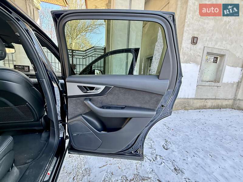 Позашляховик / Кросовер Audi Q7 2018 в Одесі