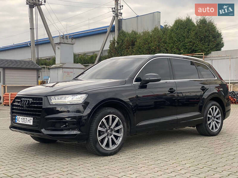 Позашляховик / Кросовер Audi Q7 2017 в Луцьку