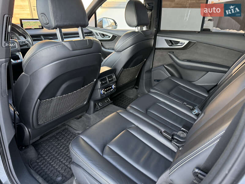 Внедорожник / Кроссовер Audi Q7 2016 в Стрые