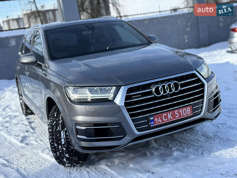 Позашляховик / Кросовер Audi Q7 2017 в Стрию