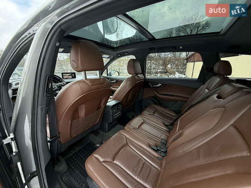 Позашляховик / Кросовер Audi Q7 2017 в Стрию