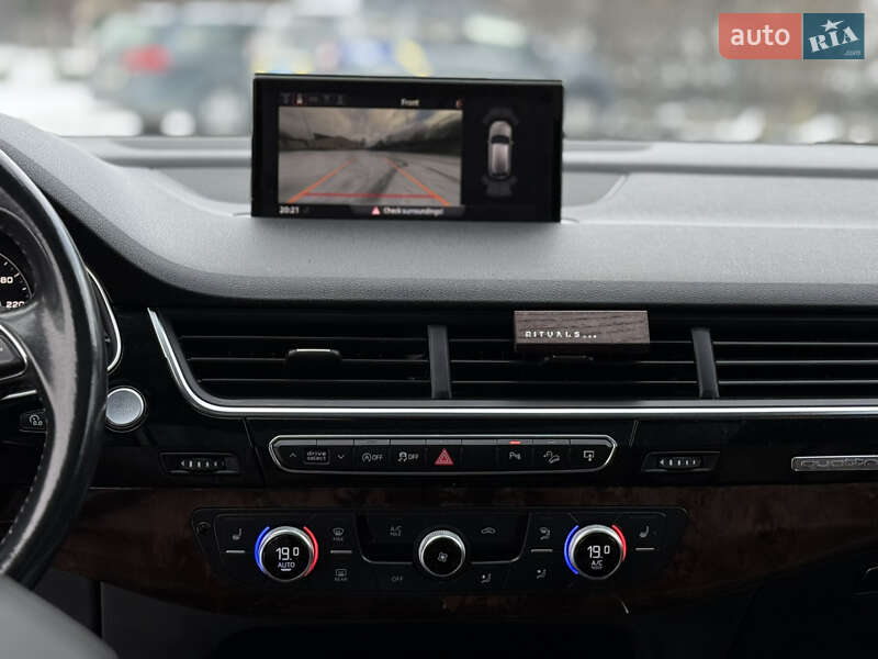 Позашляховик / Кросовер Audi Q7 2017 в Стрию