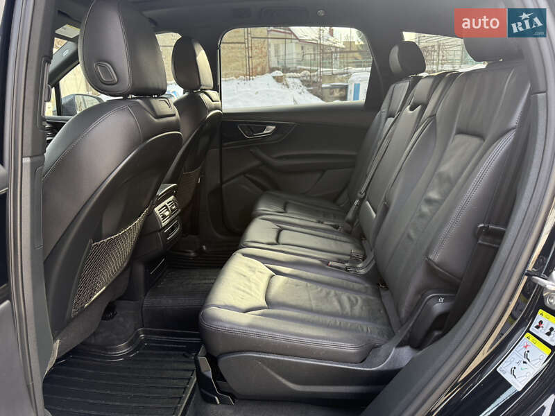 Позашляховик / Кросовер Audi Q7 2017 в Львові