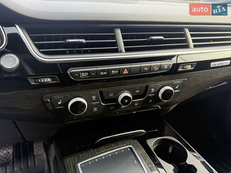 Позашляховик / Кросовер Audi Q7 2017 в Львові