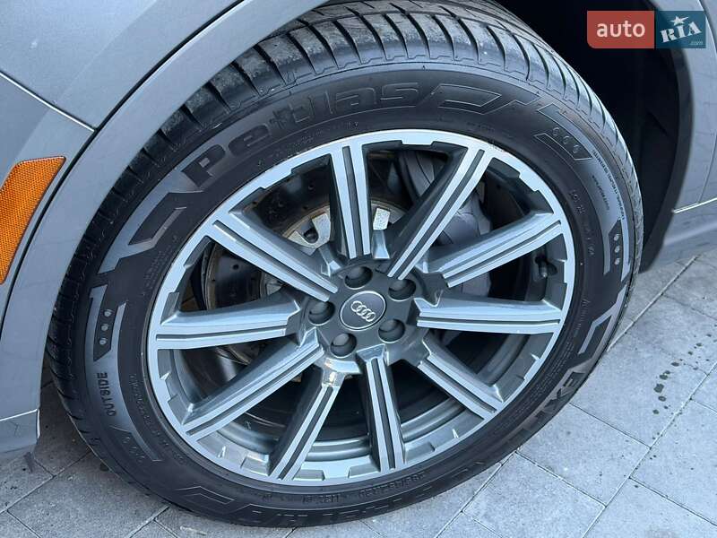 Внедорожник / Кроссовер Audi Q7 2017 в Ровно