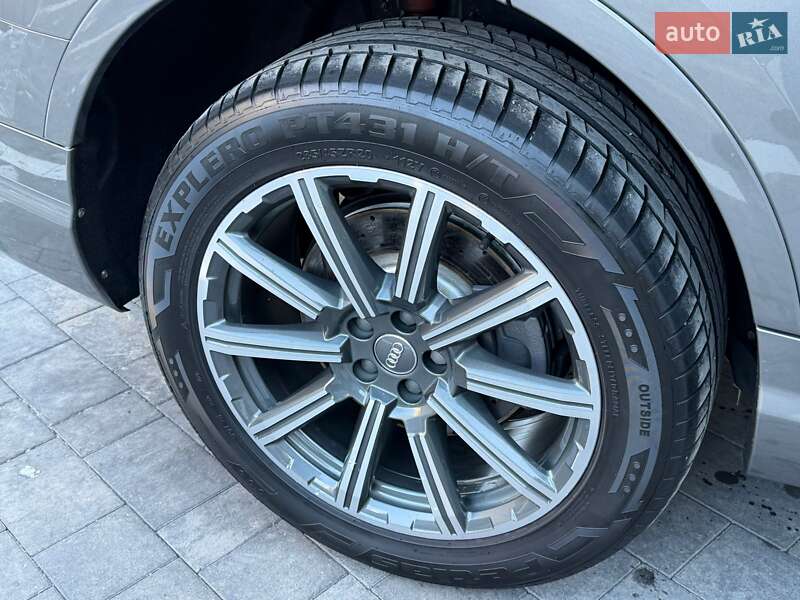 Внедорожник / Кроссовер Audi Q7 2017 в Ровно