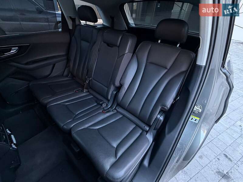 Внедорожник / Кроссовер Audi Q7 2017 в Ровно