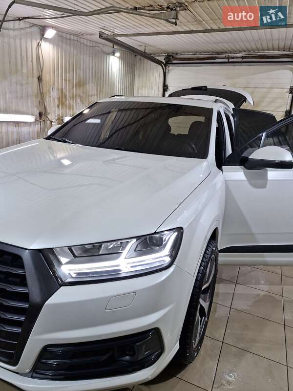 Внедорожник / Кроссовер Audi Q7 2017 в Киеве