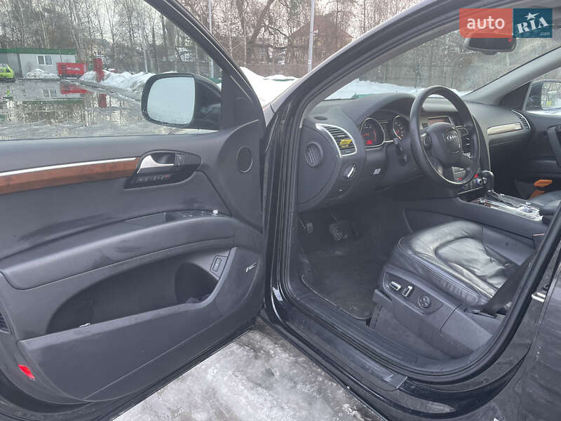 Позашляховик / Кросовер Audi Q7 2011 в Рівному