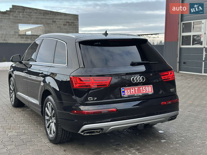 Внедорожник / Кроссовер Audi Q7 2017 в Дубно