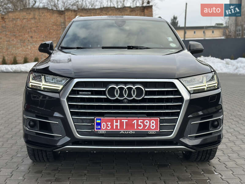 Внедорожник / Кроссовер Audi Q7 2017 в Дубно
