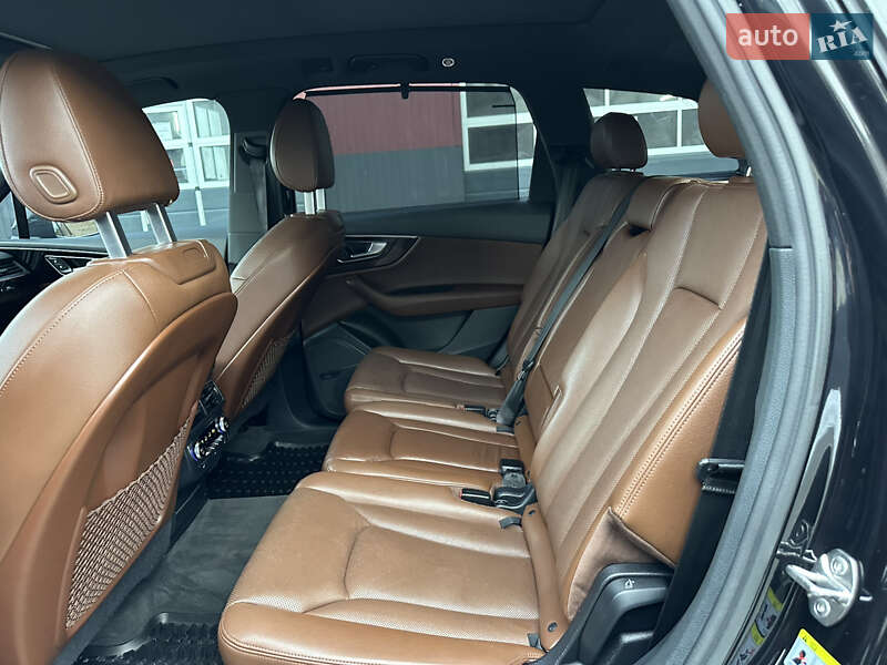 Внедорожник / Кроссовер Audi Q7 2017 в Дубно