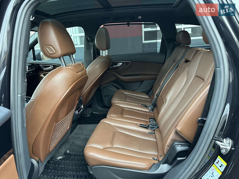 Внедорожник / Кроссовер Audi Q7 2017 в Дубно