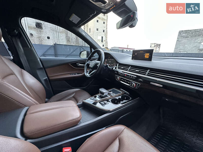 Внедорожник / Кроссовер Audi Q7 2017 в Дубно