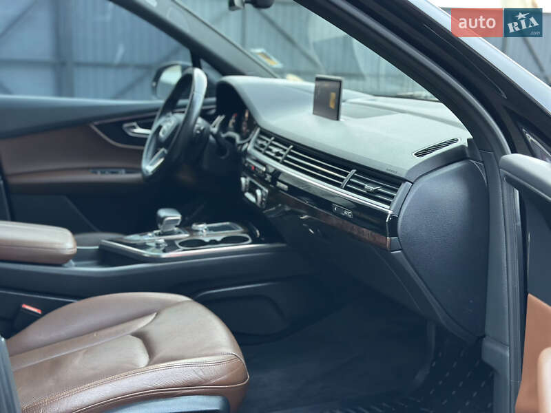 Внедорожник / Кроссовер Audi Q7 2017 в Дубно