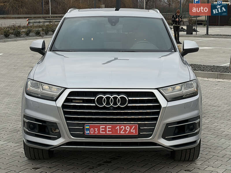 Позашляховик / Кросовер Audi Q7 2018 в Ужгороді