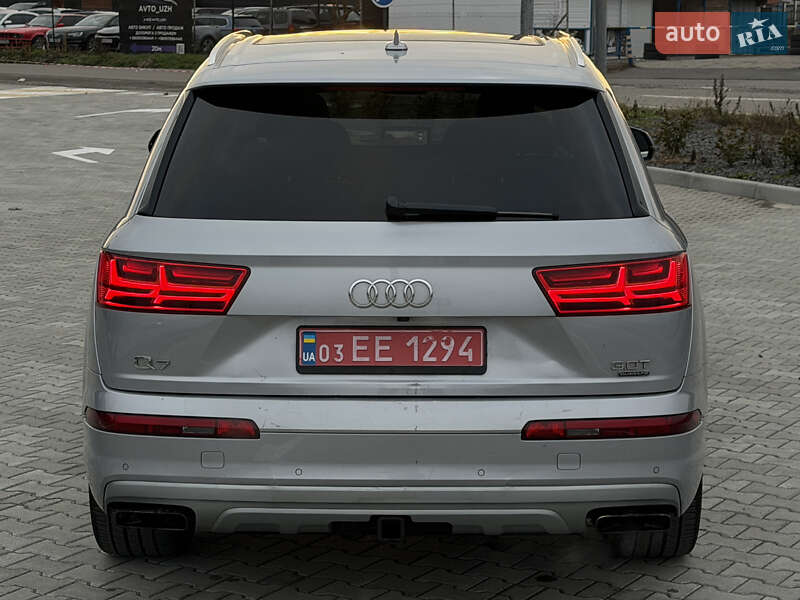 Позашляховик / Кросовер Audi Q7 2018 в Ужгороді