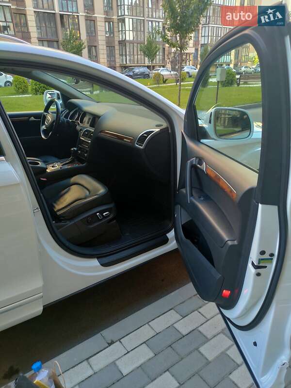 Позашляховик / Кросовер Audi Q7 2015 в Києві