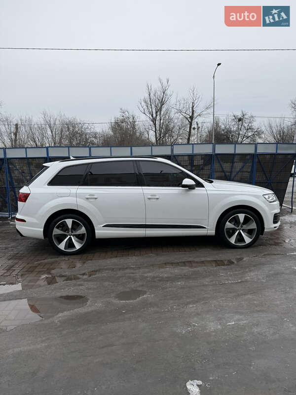 Позашляховик / Кросовер Audi Q7 2016 в Полтаві