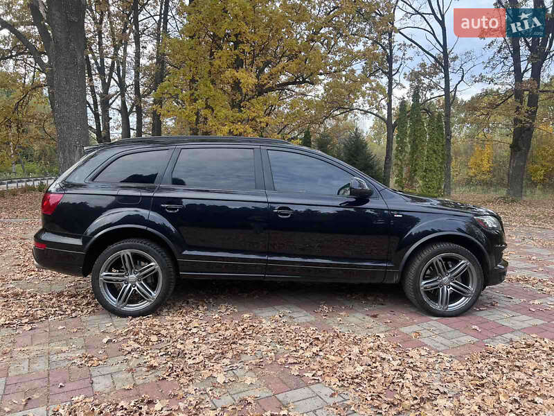 Позашляховик / Кросовер Audi Q7 2015 в Березному