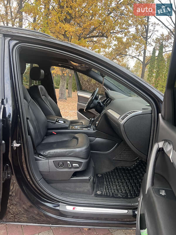 Позашляховик / Кросовер Audi Q7 2015 в Березному